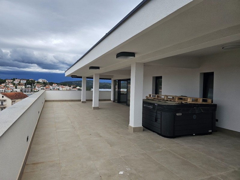 Taras na dachu z jacuzzi w nieruchomości A3687 w Chorwacji - Panorama Scouting.