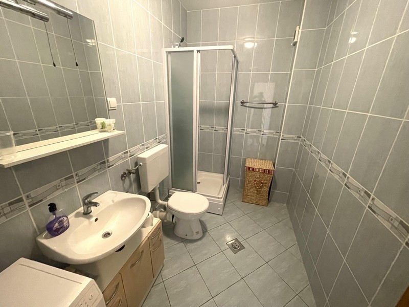 Łazienka z prysznicem.