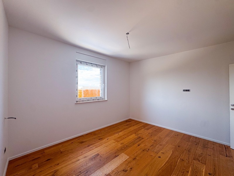 Sypialnia z parkietem