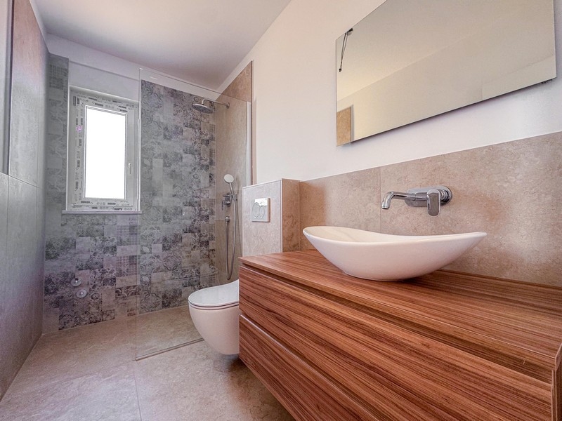 Nowoczesna łazienka z prysznicem