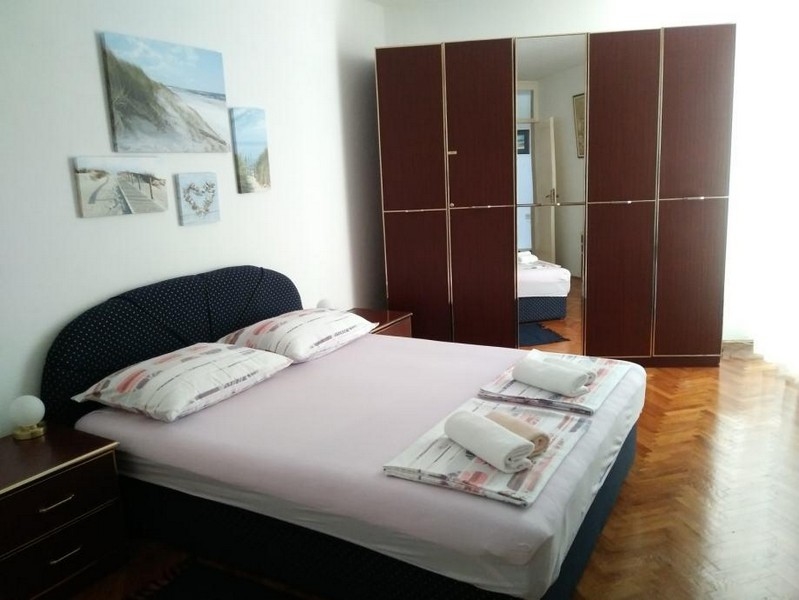 Sypialnia z garderobą.