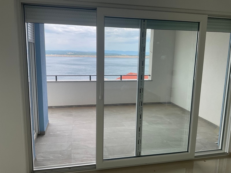 Zadaszony taras z widokiem na morze