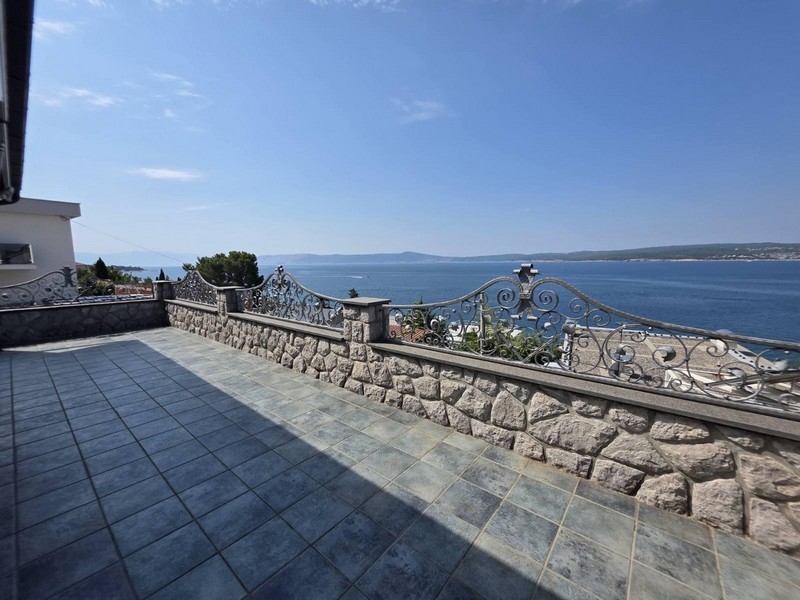 Taras apartamentu A3741 w Crikvenicy, Zatoka Kvarner.