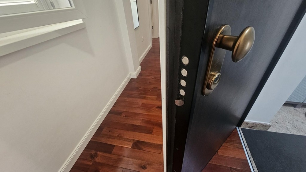 Drzwi antywłamaniowe z wielokrotnym ryglowaniem