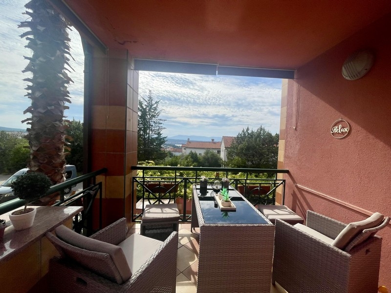 Nieruchomości Wyspa Krk - Mieszkanie z częściowym widokiem na morze.