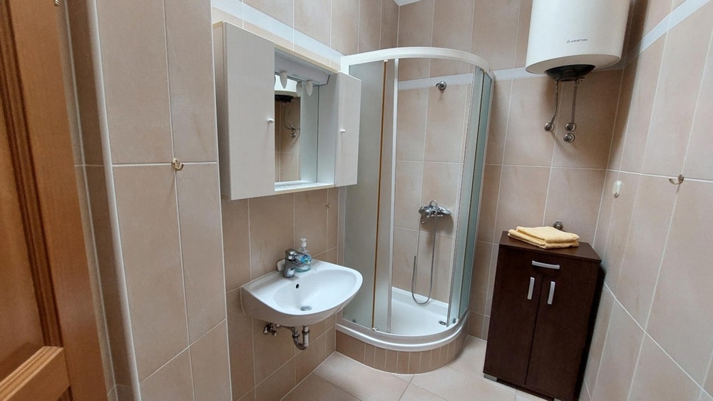 Łazienka z prysznicem.