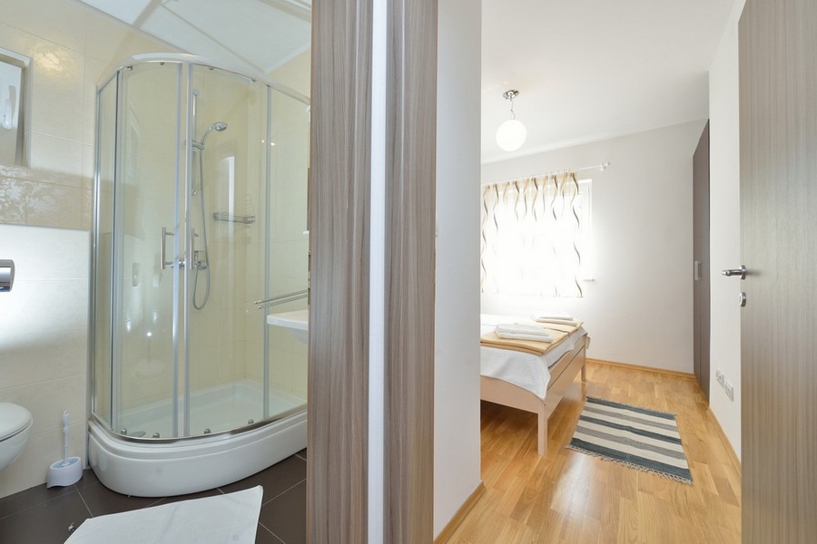 Sypialnia i łazienka w nieruchomości A3764.