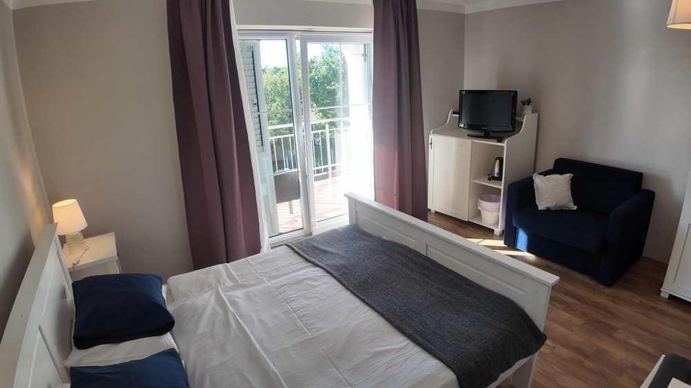 Wyjście na balkon z pokoju.