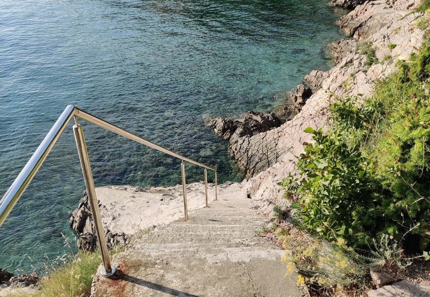 Sprzedam mieszkanie w 1 rzędzie do morza w Chorwacji.