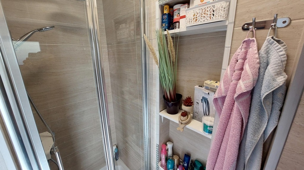 Łazienka z prysznicem.