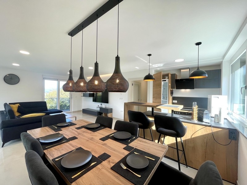 Jadalnia i kuchnia w nieruchomości A3780.