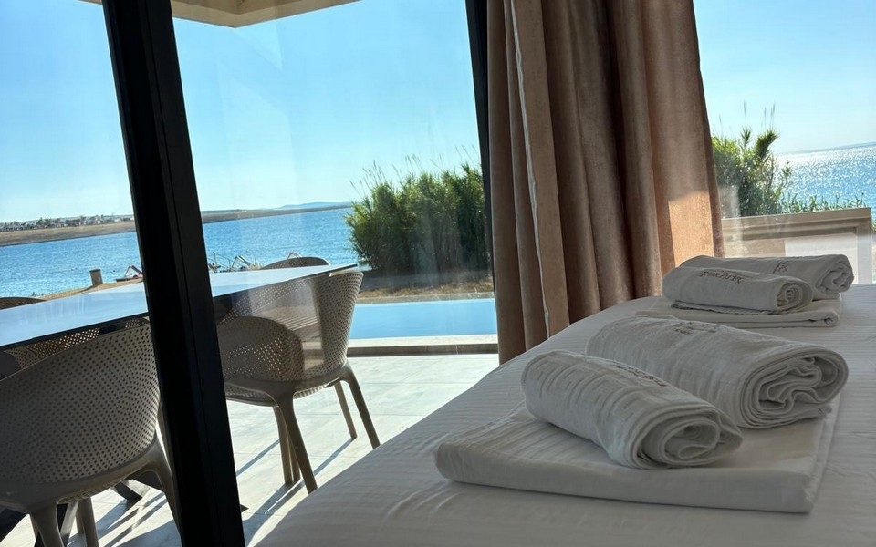 Sypialnia z tarasem i widokiem na morze