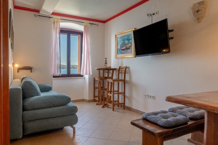 Z jadalni nieruchomości A3793 roztacza się piękny widok na morze.