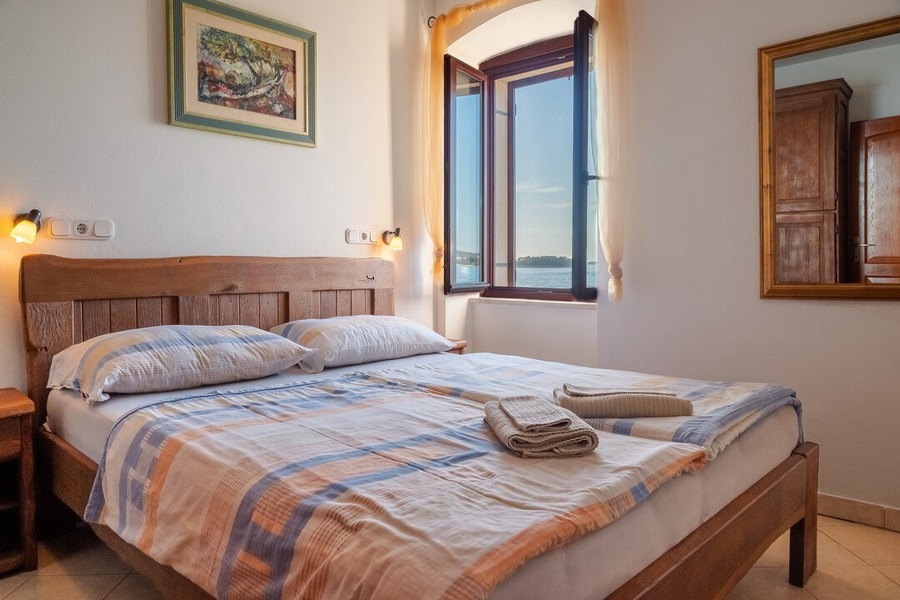 Z sypialni roztacza się piękny widok na morze.