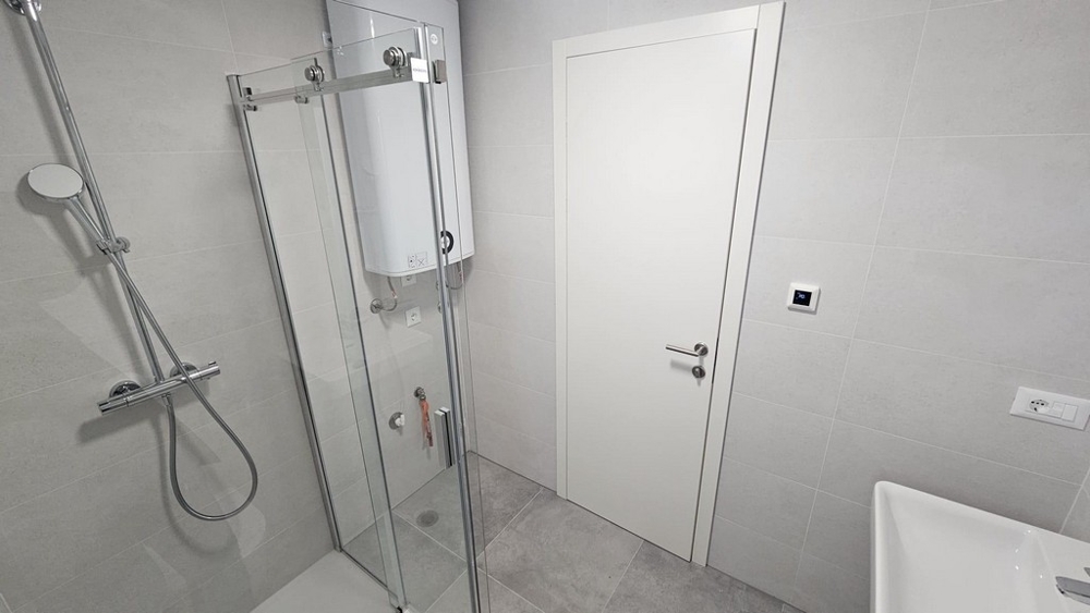 Nowoczesna łazienka z prysznicem