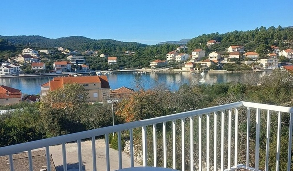 Widok na morze z balkonu apartamentu A3805.