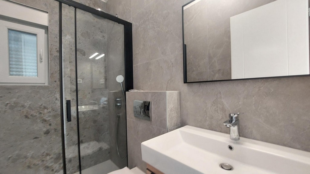 Nowoczesna łazienka z prysznicem