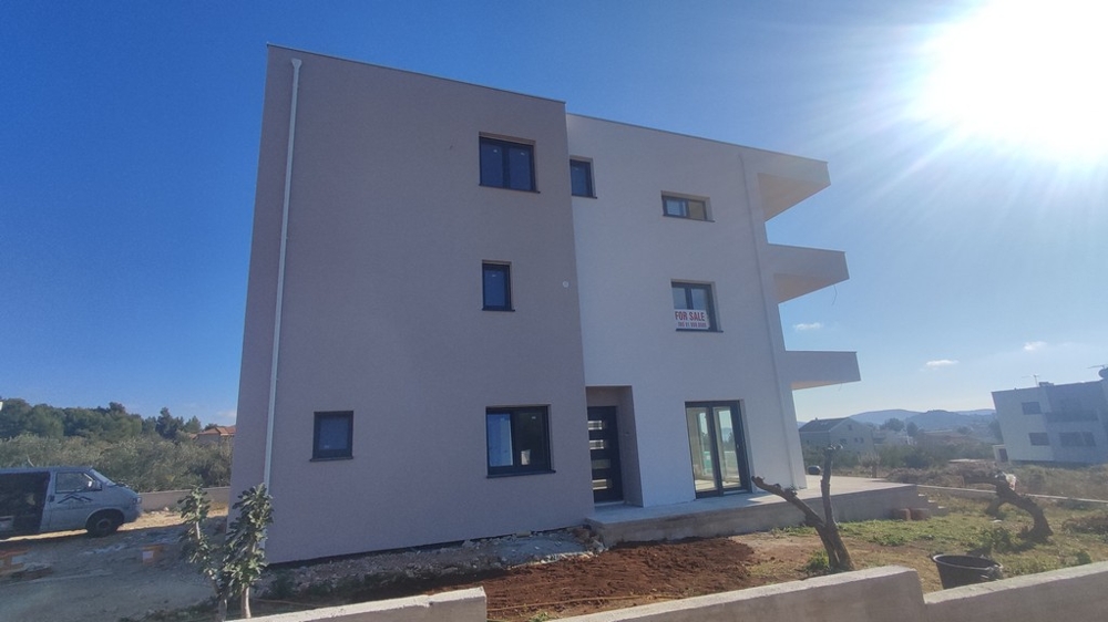 Widok boczny nowego budynku, w którym znajduje się mieszkanie A3816.