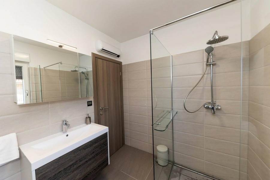 Łazienka z kabiną prysznicową