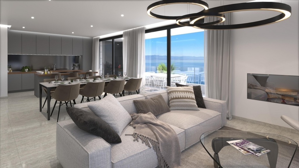 Otwarty salon i jadalnia z kuchnią i widokiem na morze