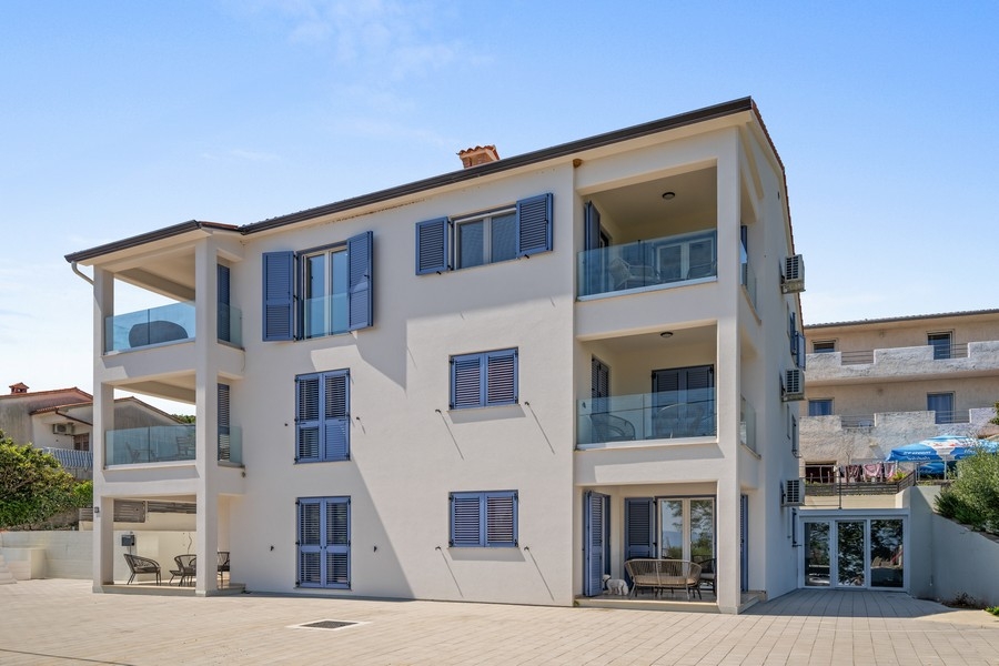 Widok na morze z apartamentów A3835 w Chorwacji.