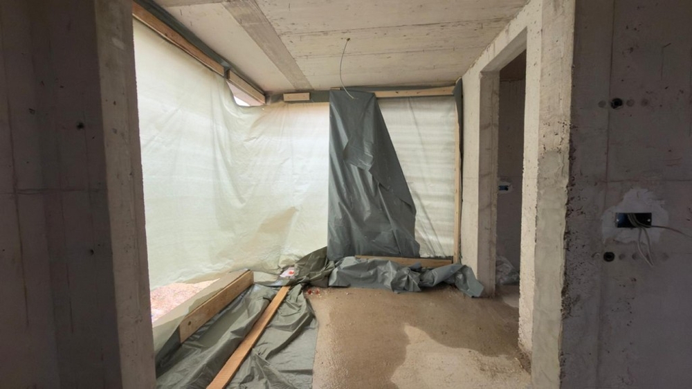 Widok stanu surowego sypialni w nowym mieszkaniu