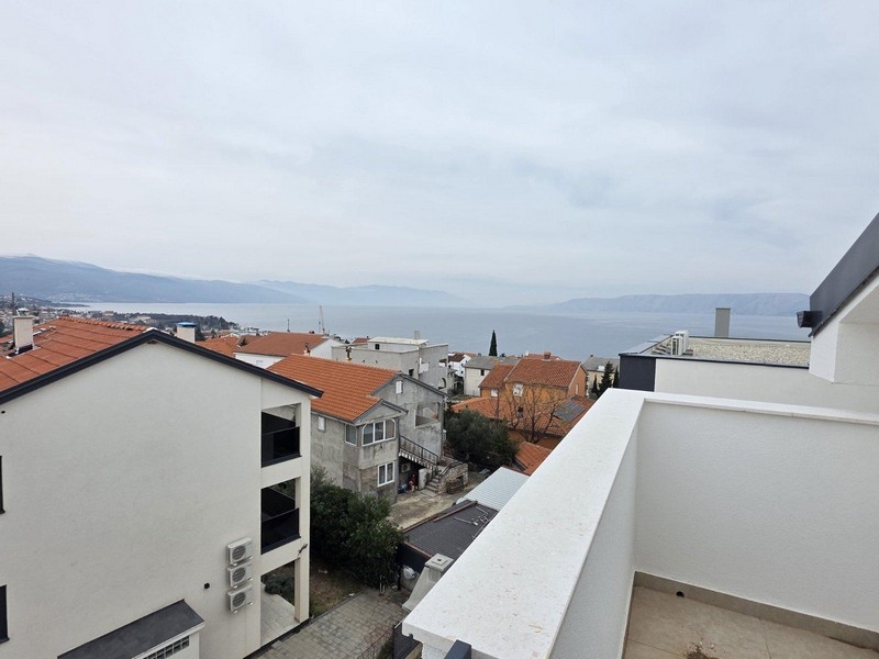 Taras z widokiem na morze w apartamencie A3859 w Novi Vinodolski, Chorwacja.