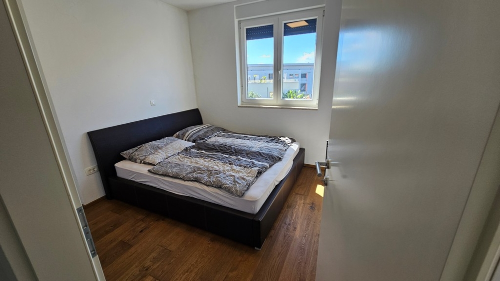 Taras na dachu z widokiem na port, morze i stare miasto