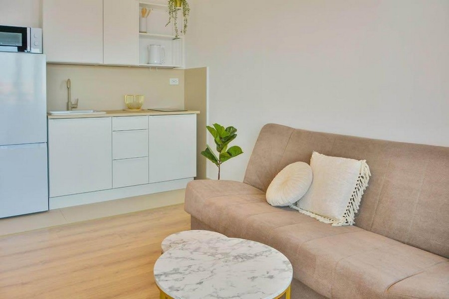 Część dzienna i kuchnia.