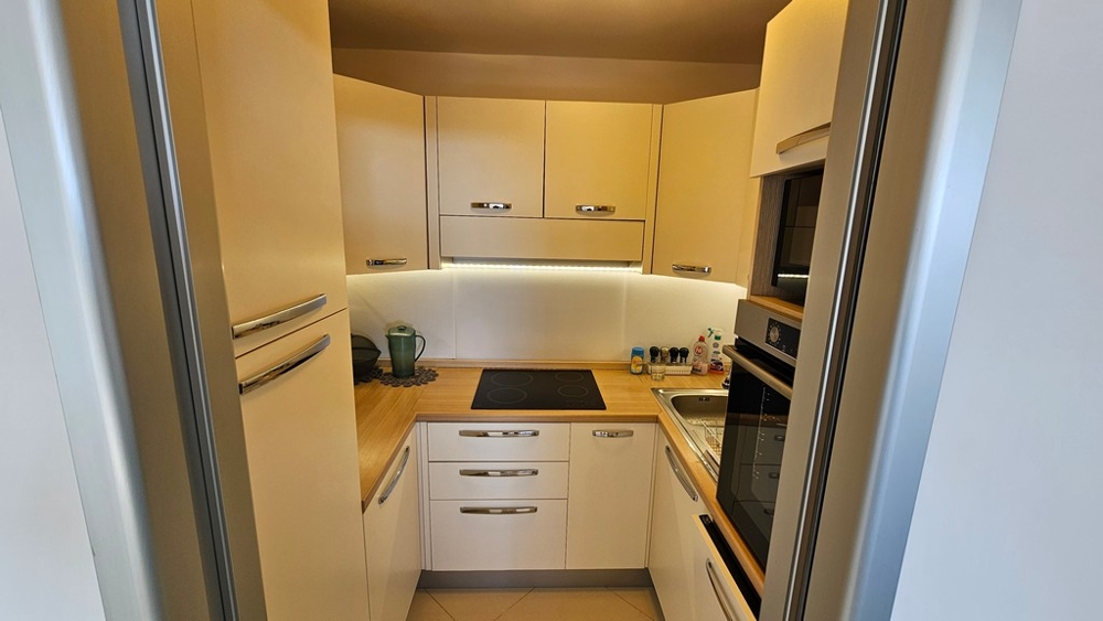 Oddzielna kuchnia z zabudową AGD