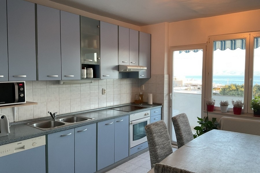 Kuchnia, jadalnia i widok na taras