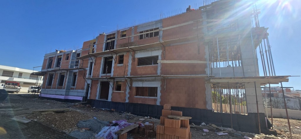 Nowy kompleks mieszkaniowy w budowie