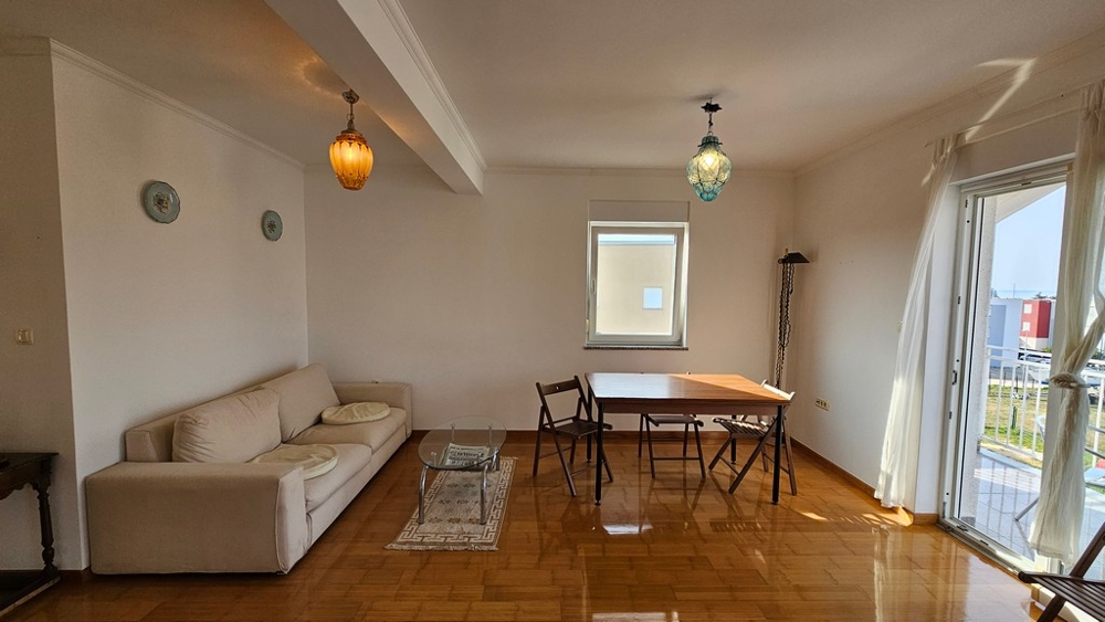 Jasny salon z koncepcją open space - apartament A3893