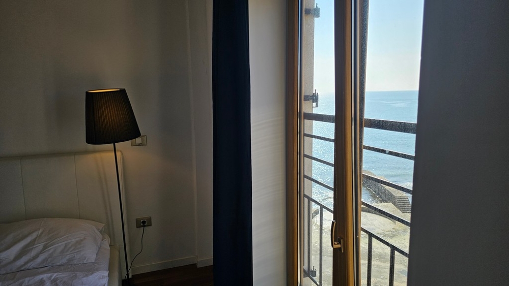 Widok z okna na morze i wybrzeże - nieruchomość A3894