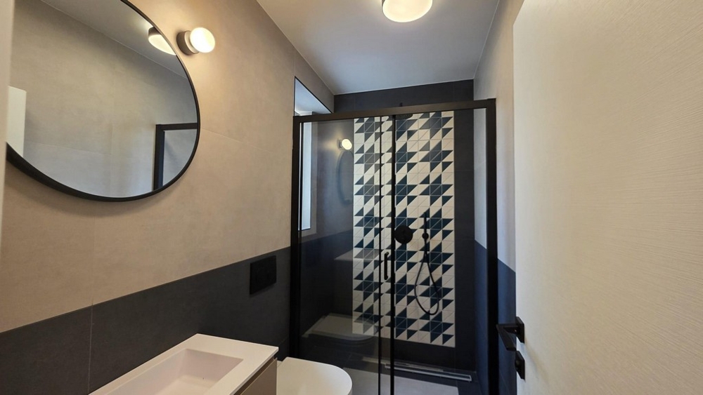 Aneks kuchenny z zabudową AGD i wyjściem na balkon