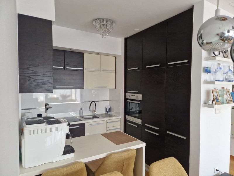 Nowoczesna kuchnia z zabudową AGD