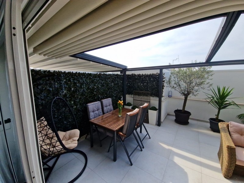 Przestronny taras nieruchomości A3901 w Dalmacji.