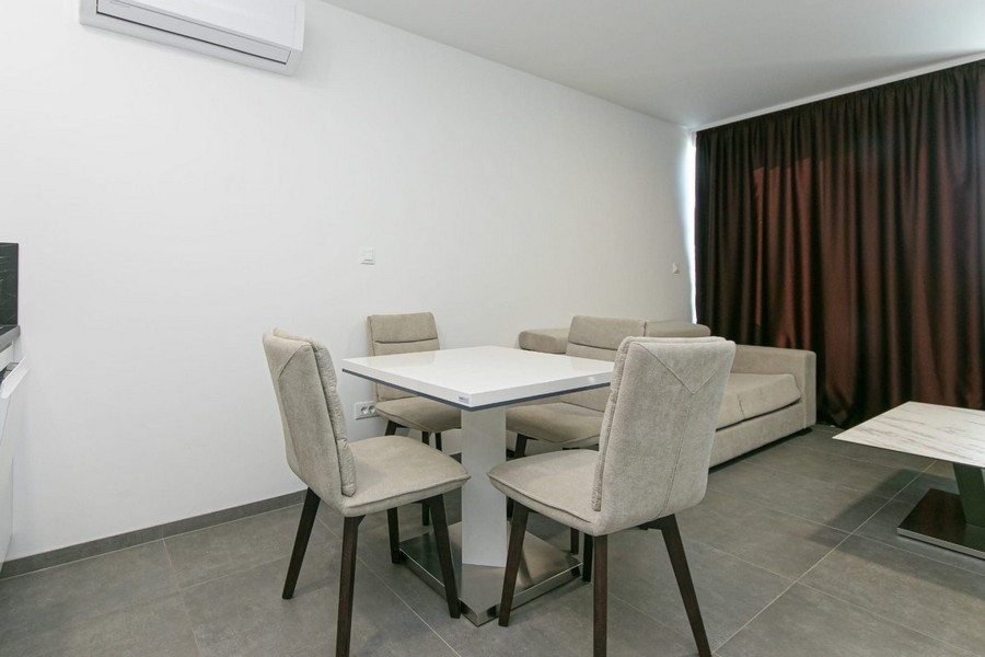 Klimatyzowana jadalnia w apartamencie A3908.
