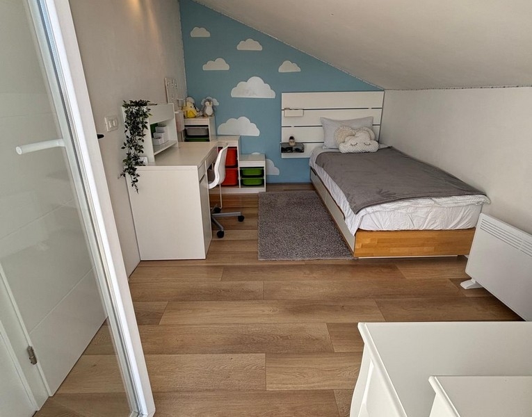 Pokój z dostępem do tarasu i widokiem na zewnątrz