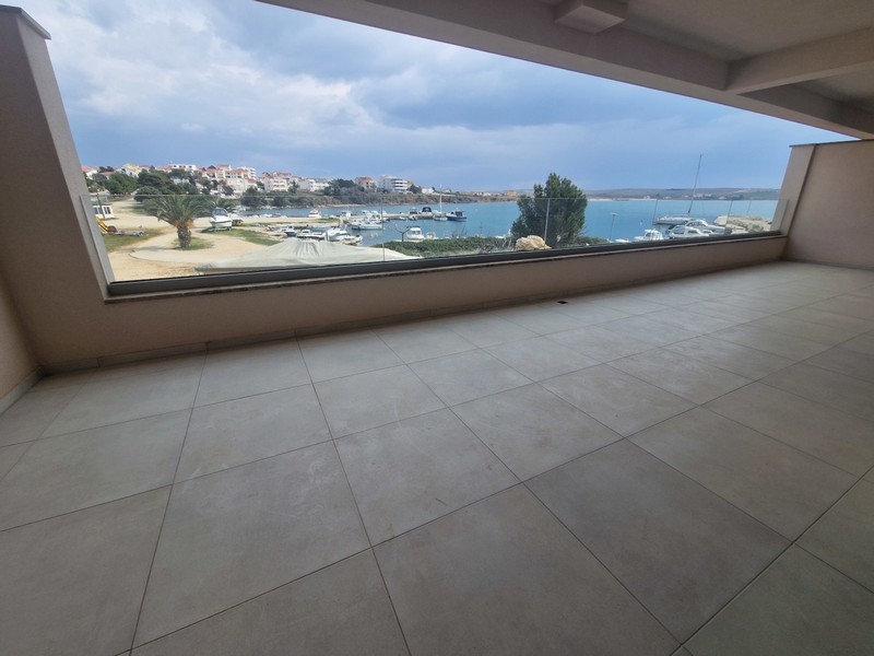 Widok na morze z tarasu nieruchomości A3912 w Povljana na wyspie Pag.