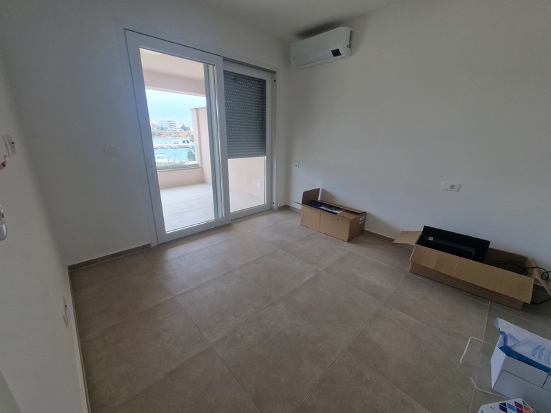 Sypialnia z klimatyzacją i dostępem do balkonu