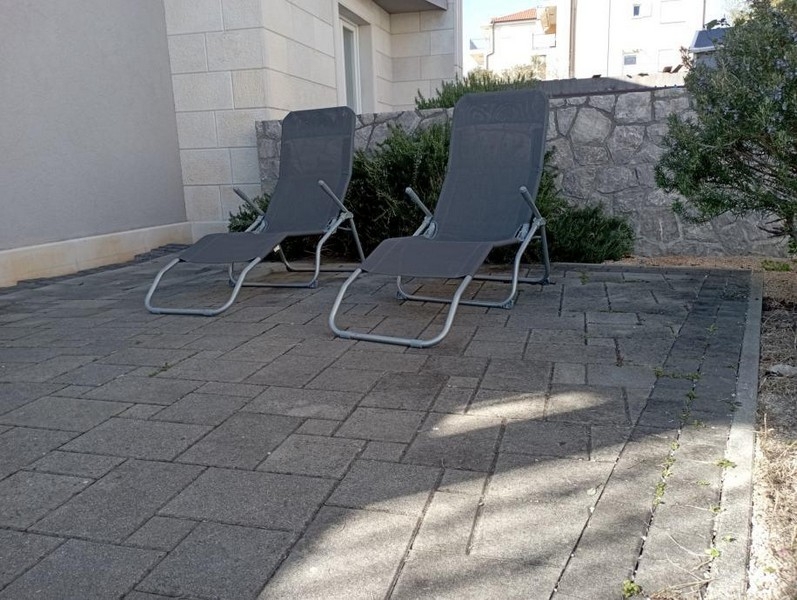 Taras z leżakami nieruchomości A3913 w Chorwacji - Panorama Harcerska.