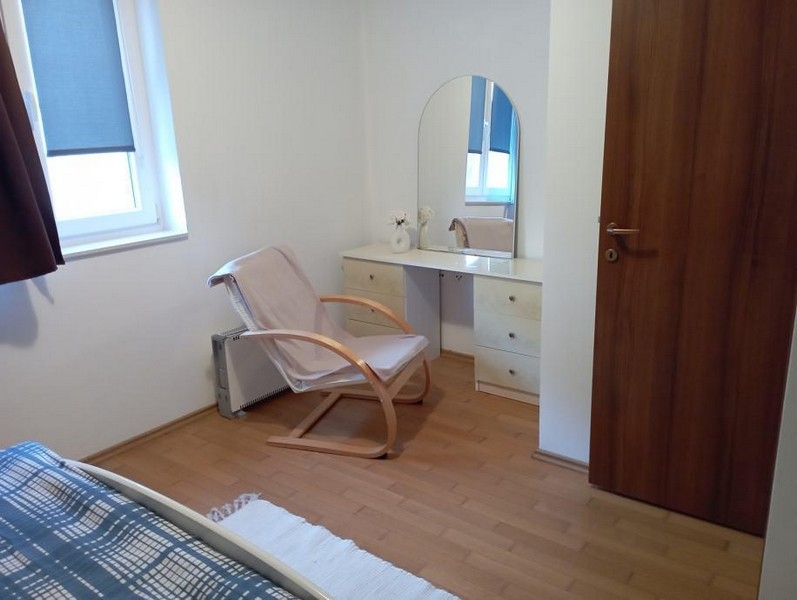 Sypialnia z częścią wypoczynkową i toaletką