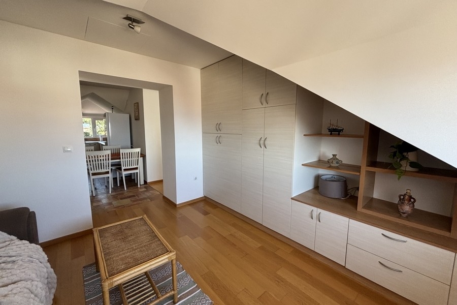 Kuchnia i jadalnia w apartamencie A3924 w Chorwacji.