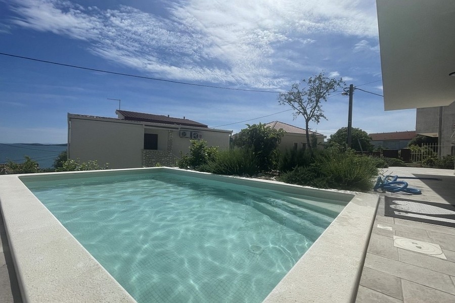 Basen w apartamencie A3925 - z widokiem na morze.