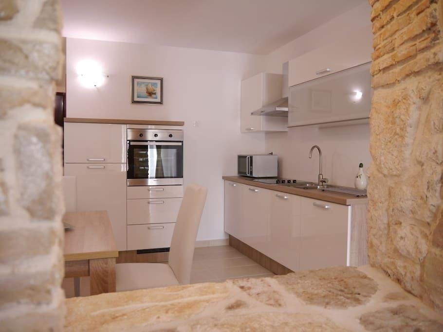 Nowoczesna kuchnia z zabudową AGD