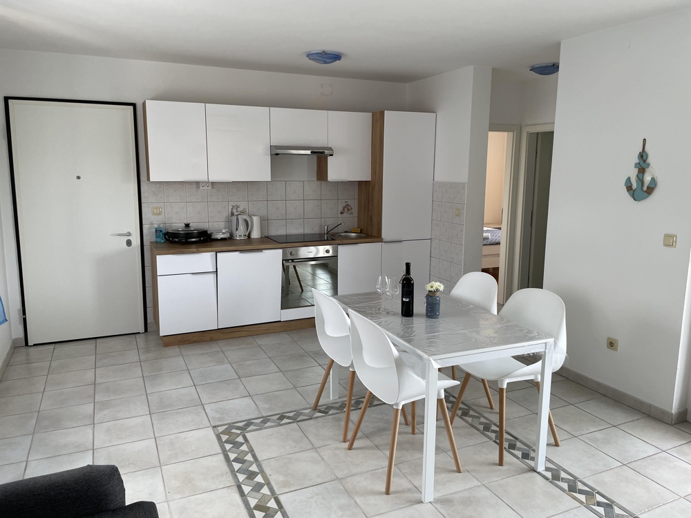 Otwarta kuchnia i jadalnia