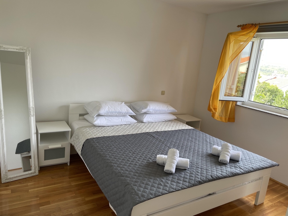 Sypialnia z podwójnym łóżkiem