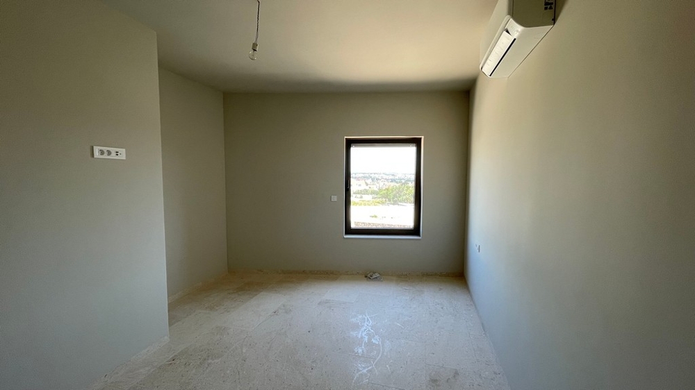 Sypialnia z klimatyzacją i częściowym widokiem na morze