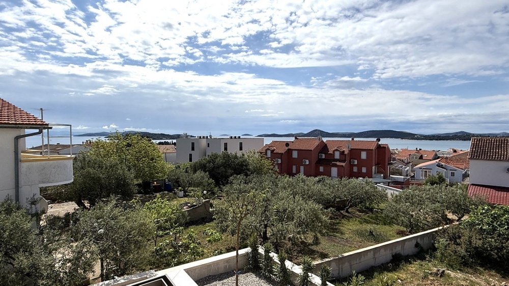 Z apartamentu panoramiczny widok na morze i okolicę